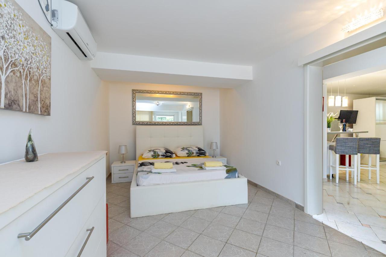 Gazde/Camere de închiriat Dido